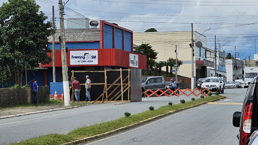 Avenida General Plinio Tourinho estara parcialmente interditada nesta quarta e quinta-feira (1)